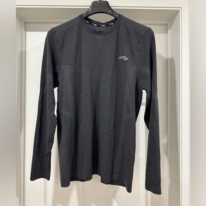🏃‍♂️ Saucony Men’s Medium Long Sleeve Running Shirt - Performance Ready!